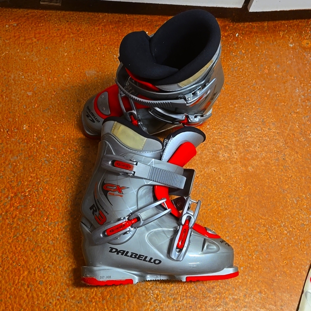 Kids Dalbello ski boots size US 2